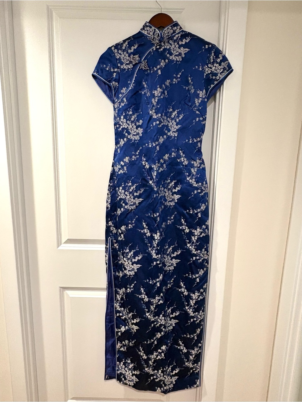 Beautiful Blue Chinese Qipao / Cheongsam